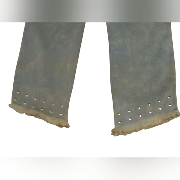 Investments- NWT, Slim Factor, Lite Washed Ankle Blue Jeans Beaded Bottoms, Med. - Picture 7 of 8